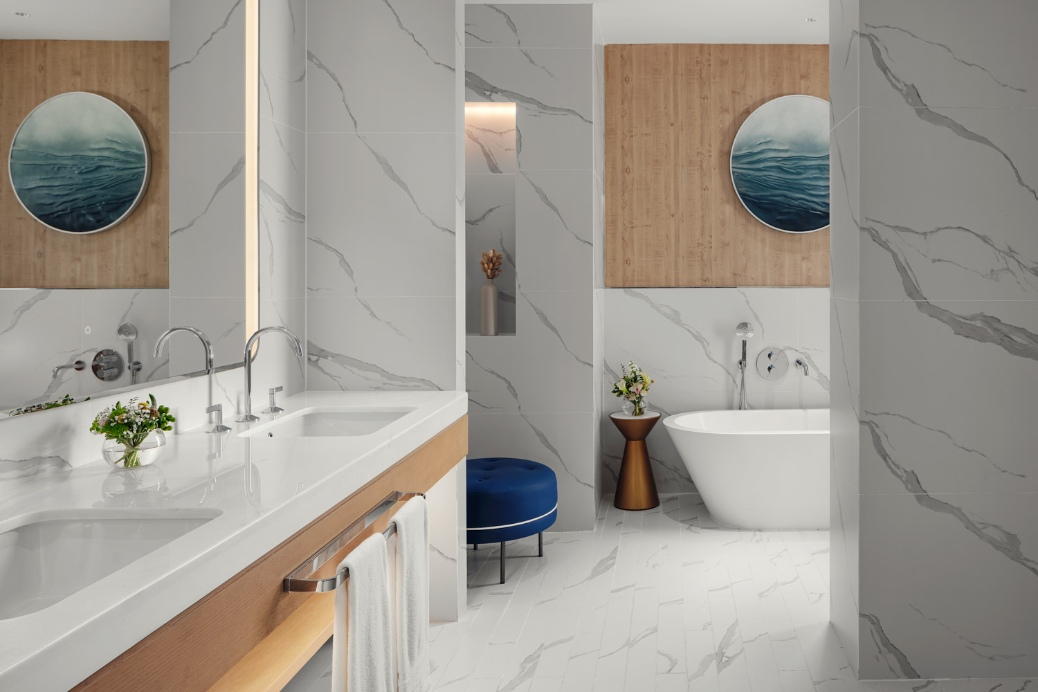 Modern bathroom with blue stool and bathtub