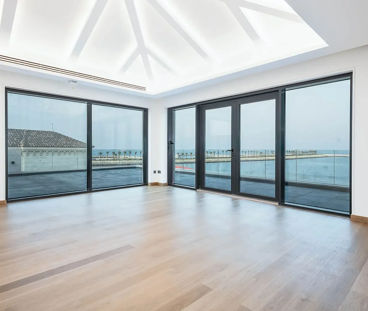 Bright room with sea views through glass doors