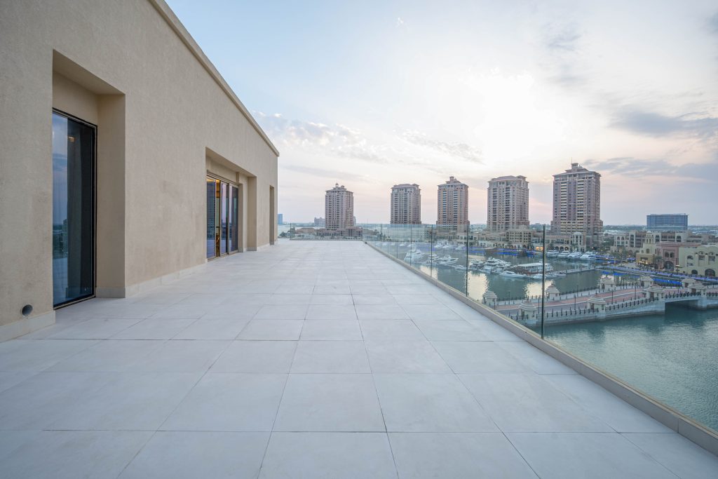 Exquisite Royal Penthouse With Stunning Marina View