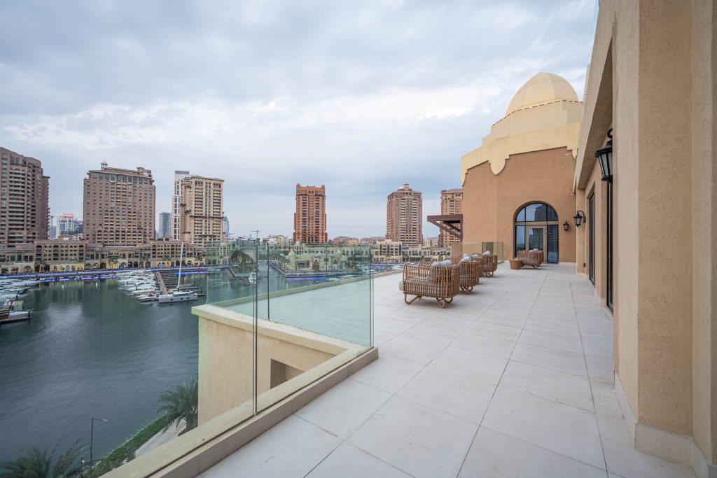 Exquisite Royal Penthouse With Stunning Marina View