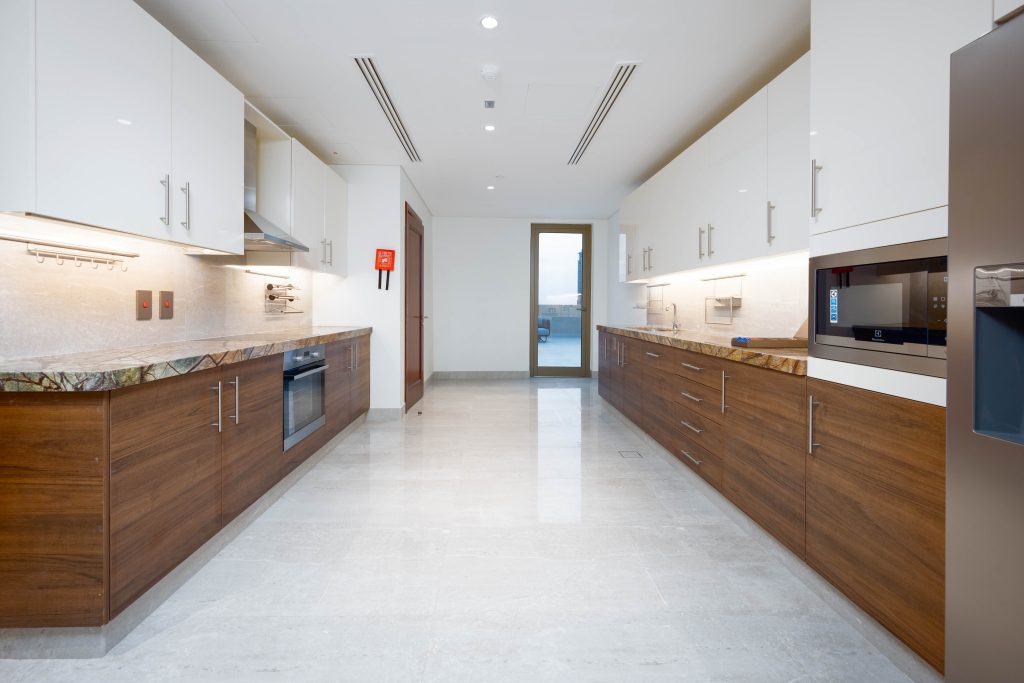 Exquisite Royal Penthouse With Stunning Marina View