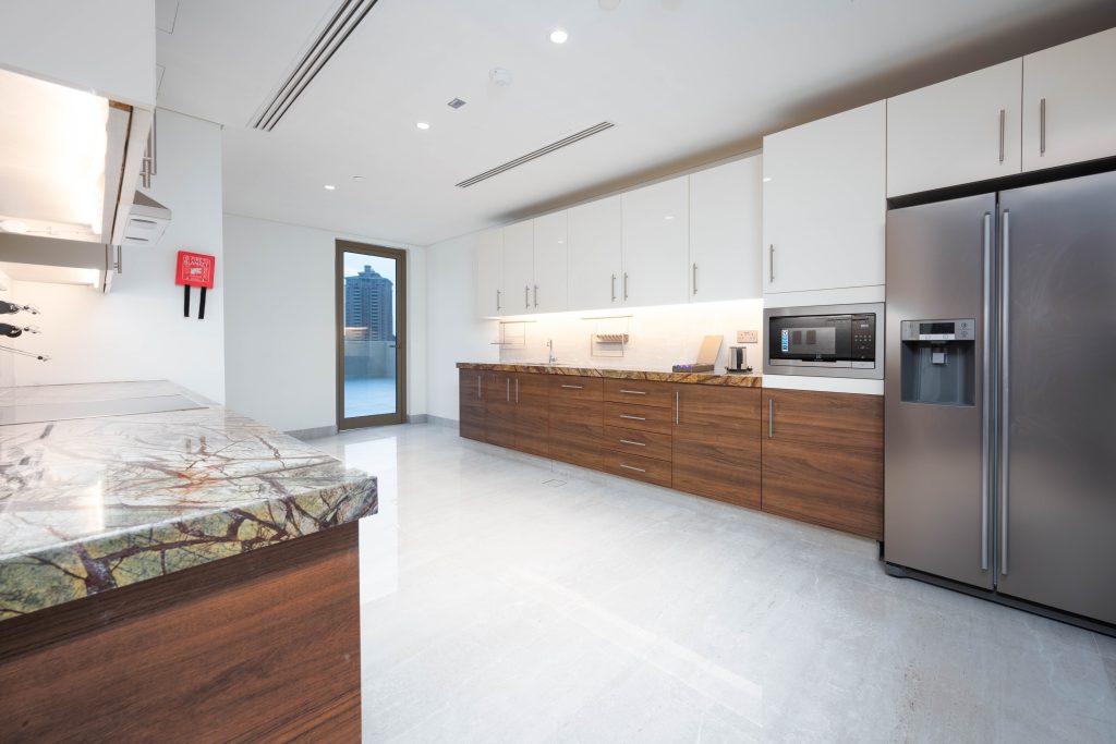 Exquisite Royal Penthouse With Stunning Marina View
