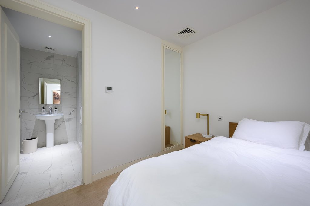 Luxury 2-Bedroom Residence with Sea Views at Four Seasons The Pearl-Qatar