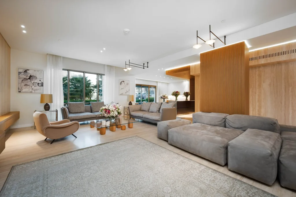 Luxurious Four-Bedroom + Maid’s Room Residence for Rent at The St. Regis Marsa Arabia Island, The Pearl-Qatar